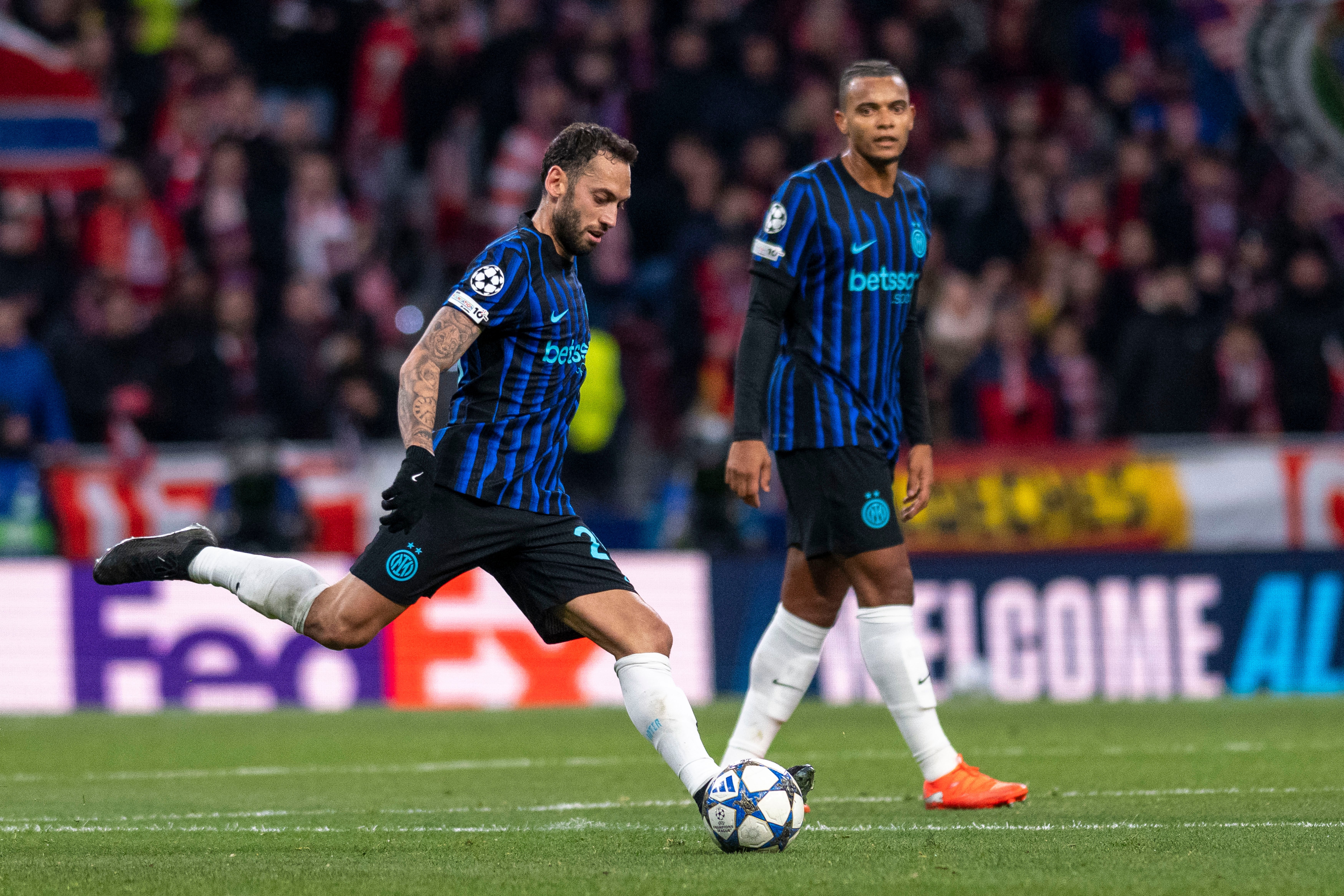 记者:因小腿伤势,恰尔汗奥卢预计无缘欧冠对阿森纳和多特的比赛