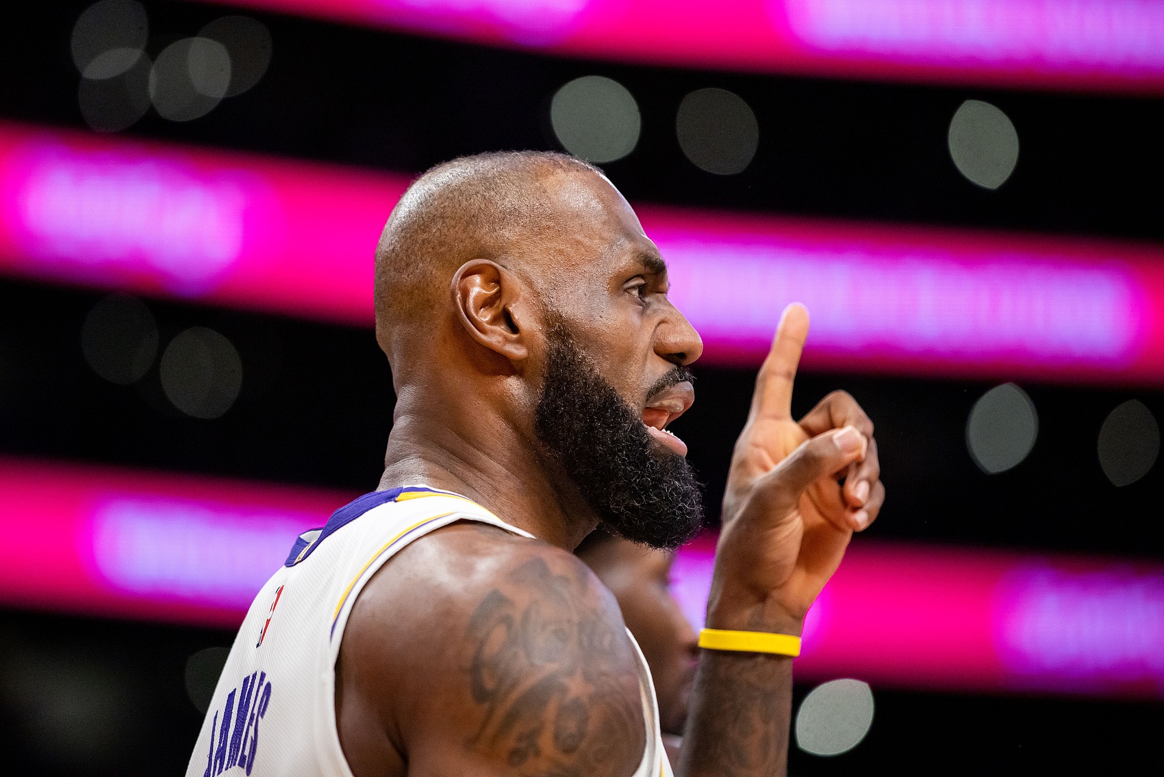 开云登录-香波特:若你没按老詹的要求跑位 他会故意传球失误&让教练换下你