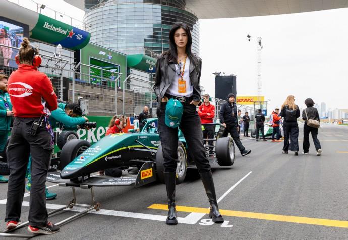 kaiyun-赵丽娜走进F1现场，与库特哈德、维伦纽夫畅聊退役生活